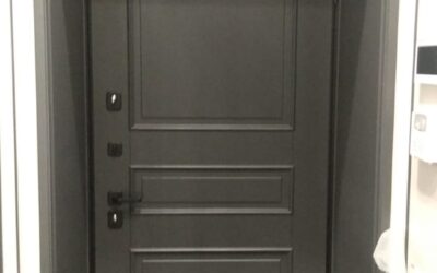 Дверь с двумя замками Моttura и цилиндрами Evva ICS